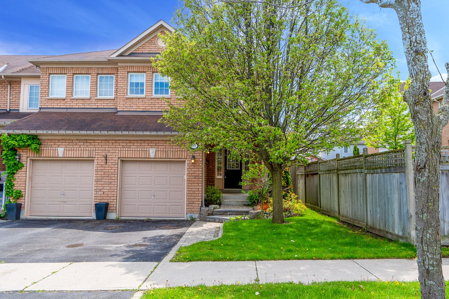 17 Presley Cres Whitby - Ted Tesseris